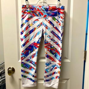 Athletes colorful white chevron stripe crop leggings. Size M.